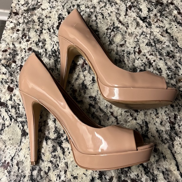 Nude patent leather Peep-toe Heels - Picture 4 of 4